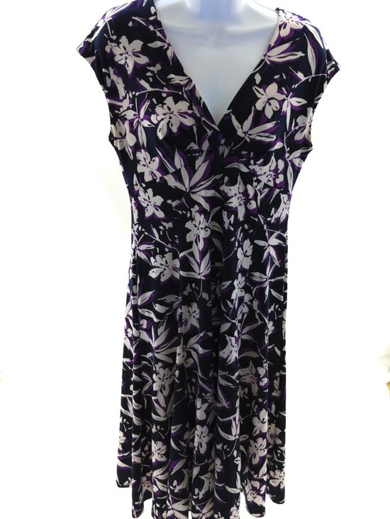 Chaps Dresses & Skirts - CHAPS Floral V-Neck Empire Waist Stretch Dress Medium